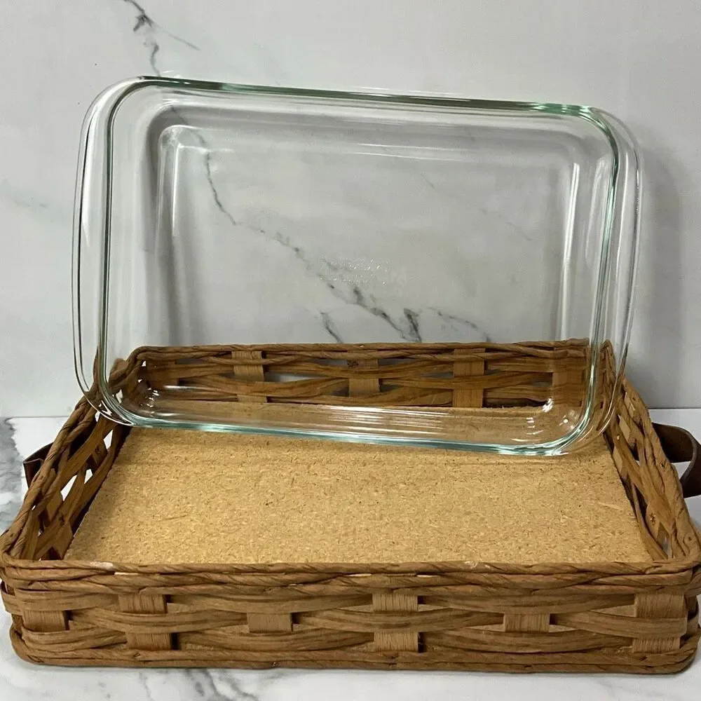 Pyrex vintage baker